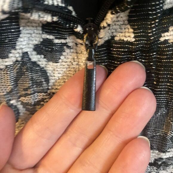 - Woman’s Alfred Dunner black and white coat size 14 HAS MARKS ON SLEEVES - Picture 7 of 11